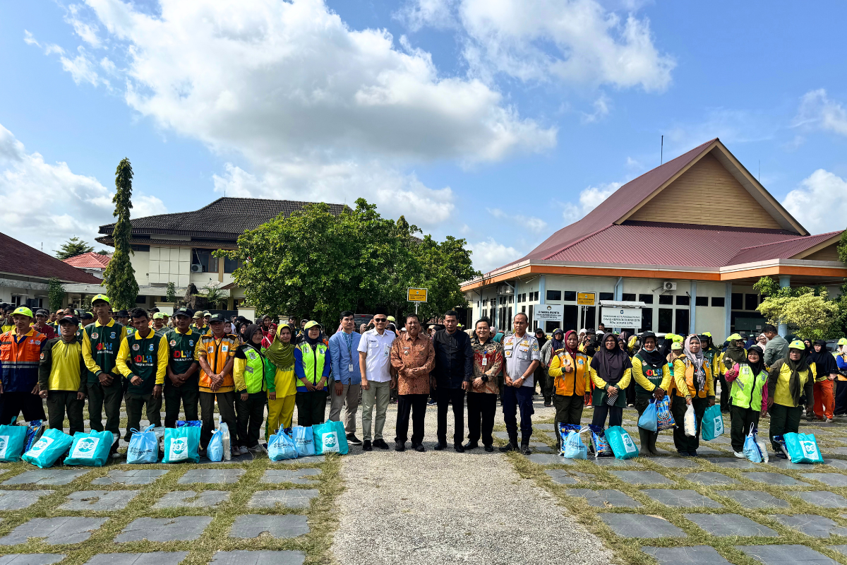 BPRS Bangka Belitung Berbagi Bersama Petugas Kebersihan Kota Pangkalpinang